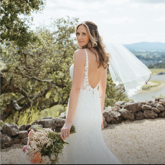 Enzoani Wedding Dress - Picture 4 of 11